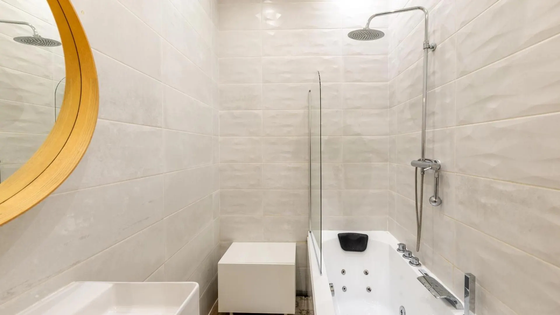 Escapade De Lyon, Relax & Balneo Metro Charpennes Apartman Villeurbanne 0*,